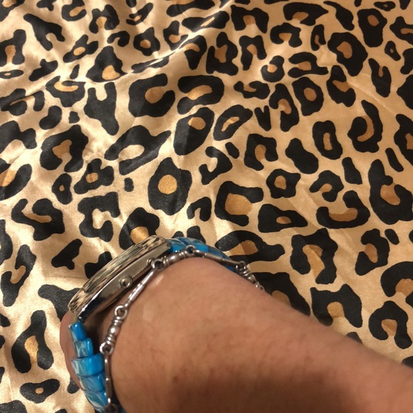 NWT women’s stretch turquoise bracelet watch - Picture 4 of 5